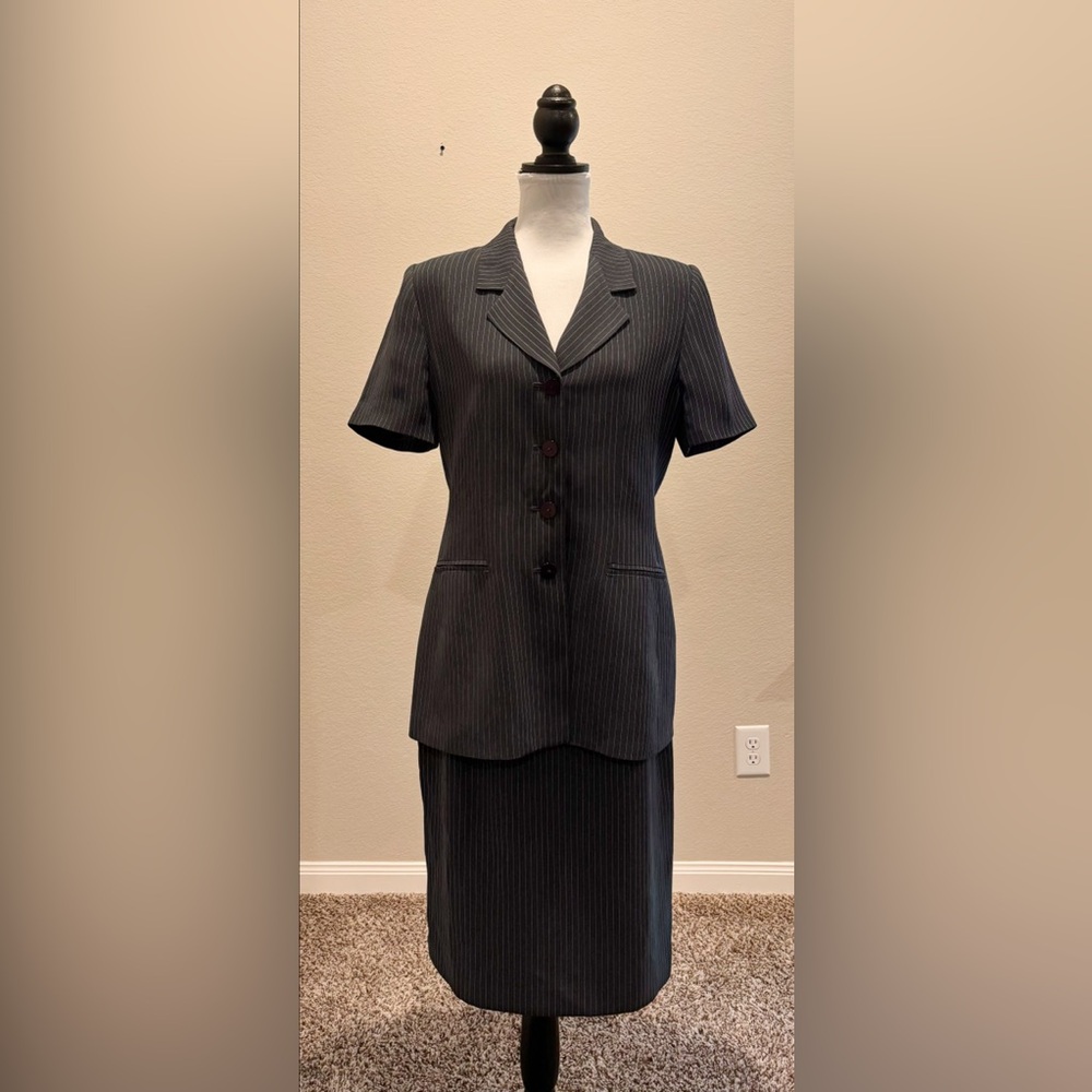 Le Suit Women’s 2PC Elegant 3/4 Sleeve Stripe Skirt Suit